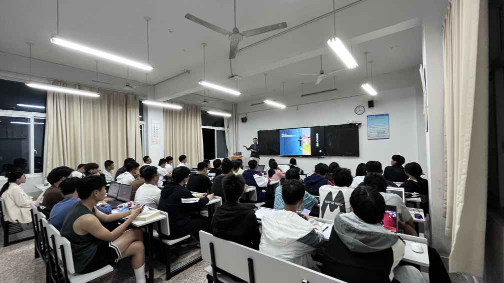 evo真人视讯科技集團(tuán)在常熟理工學(xué)院舉辦兩場(chǎng)職業(yè)規(guī)劃講座